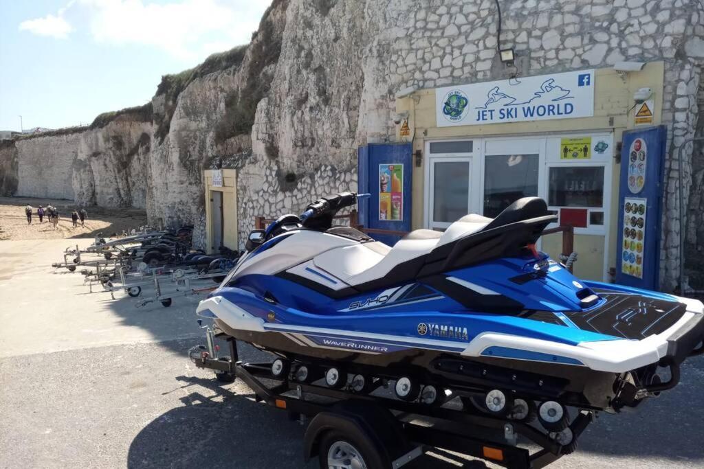 Palm Bay'S Luxury Bungalow - Self Check In & Parking Villa Margate Esterno foto