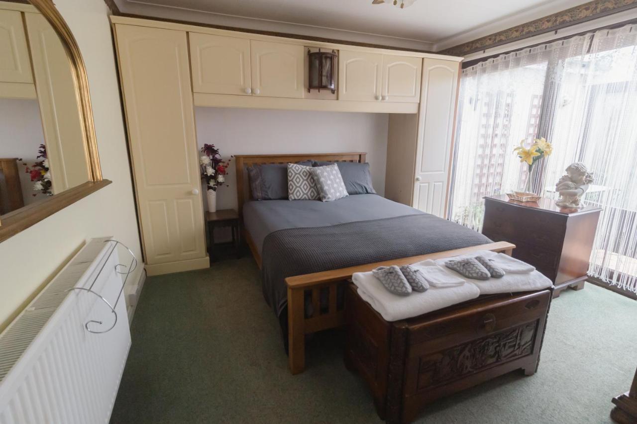 Palm Bay'S Luxury Bungalow - Self Check In & Parking Villa Margate Esterno foto