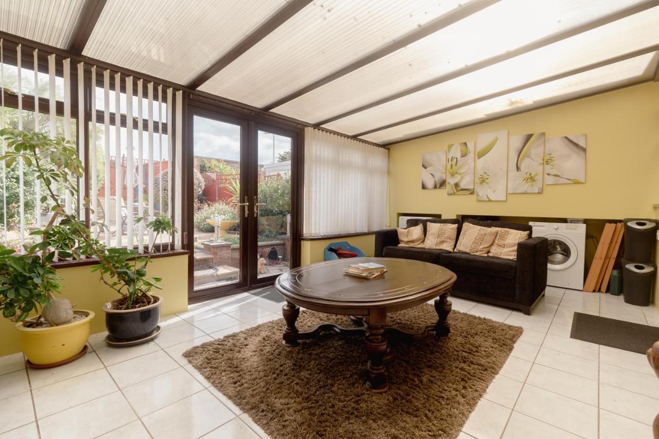 Palm Bay'S Luxury Bungalow - Self Check In & Parking Villa Margate Esterno foto